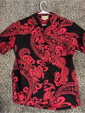 E & K Red & Black Hawaiian Button-Up Shirt